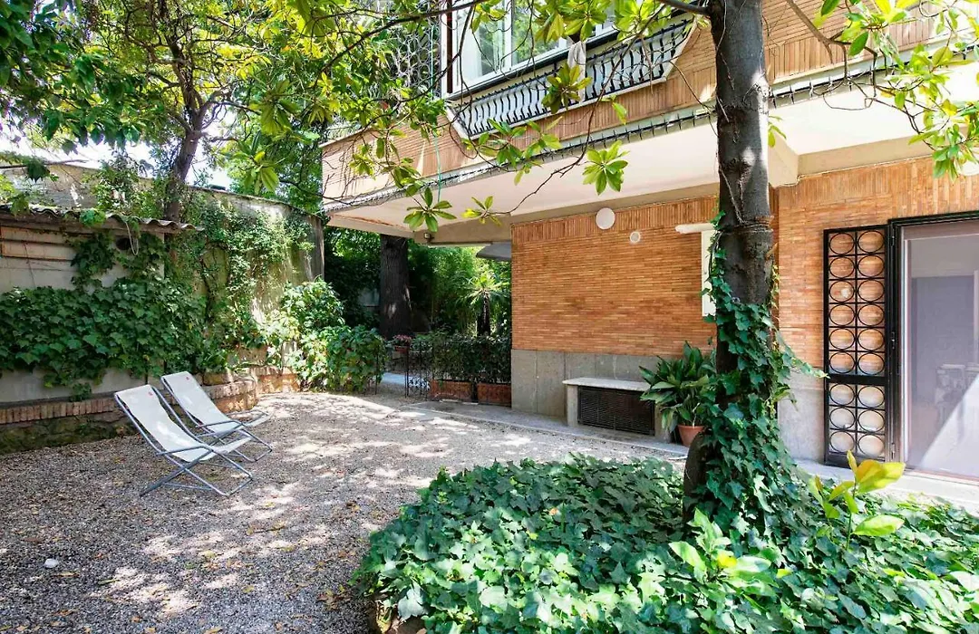 Vatican Holiday Apartment 307-1